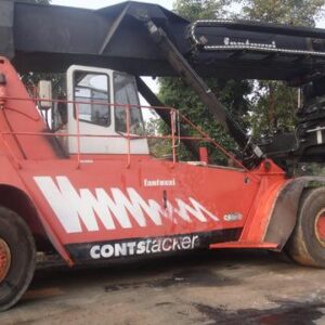 --Reach-Stacker-118793728